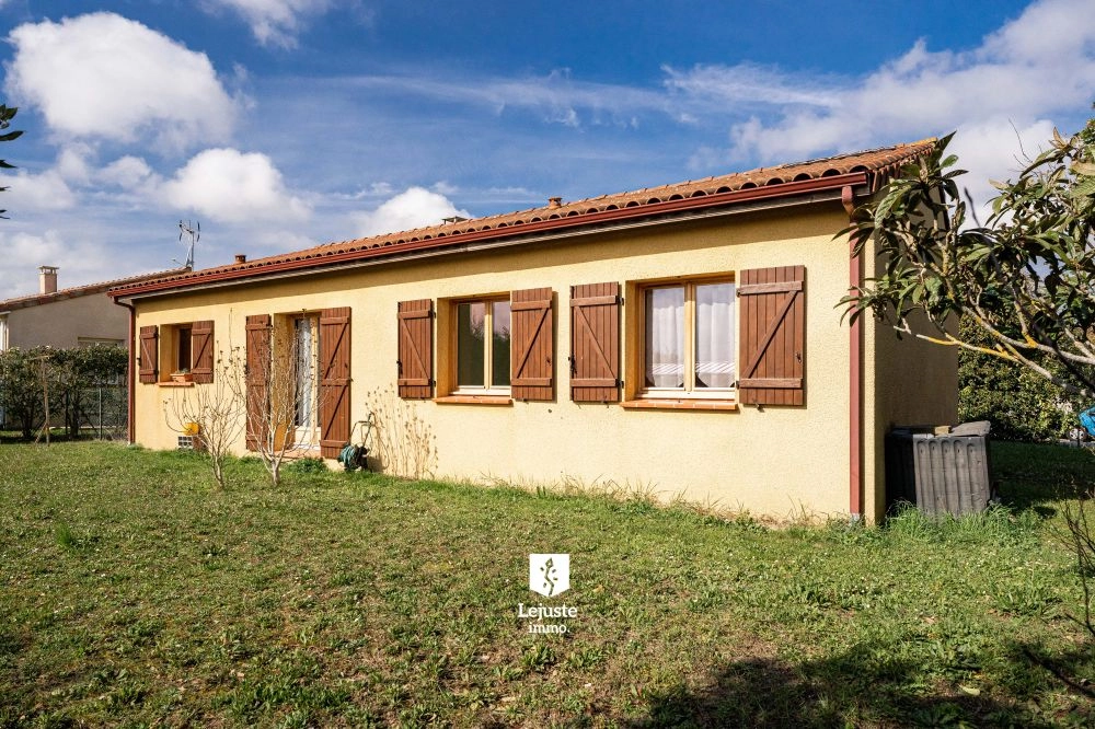  Maison r&eacute;cente avec garage et jardin
