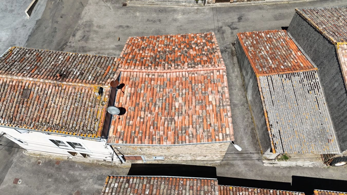  Grange en pierres au coeur du village