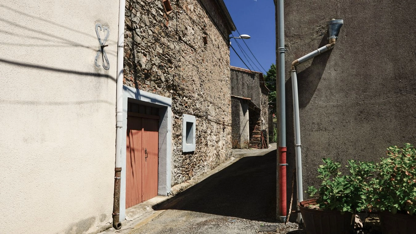  Grange en pierres au coeur du village