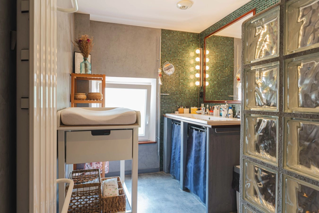  Maison r&eacute;nov&eacute;e avec joli ext&eacute;rieur intimiste