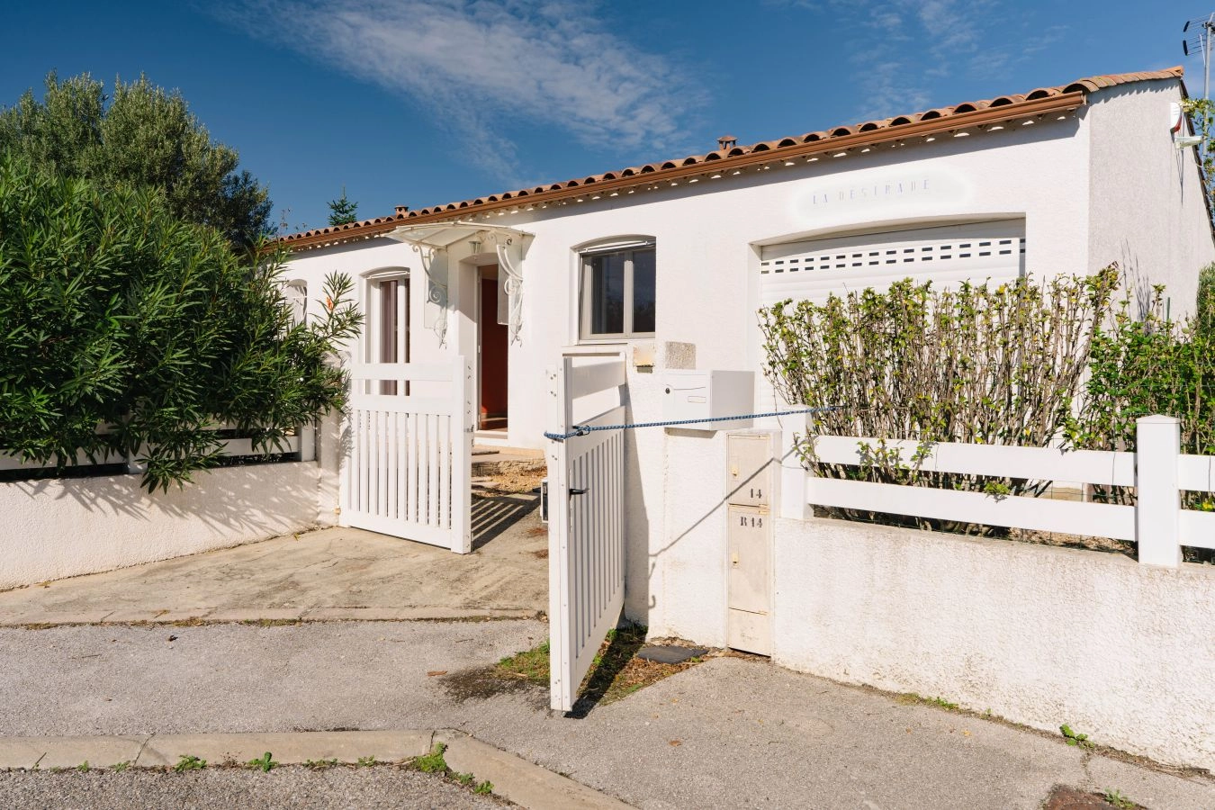 Maison r&eacute;cente de plain pied avec garage et jardin