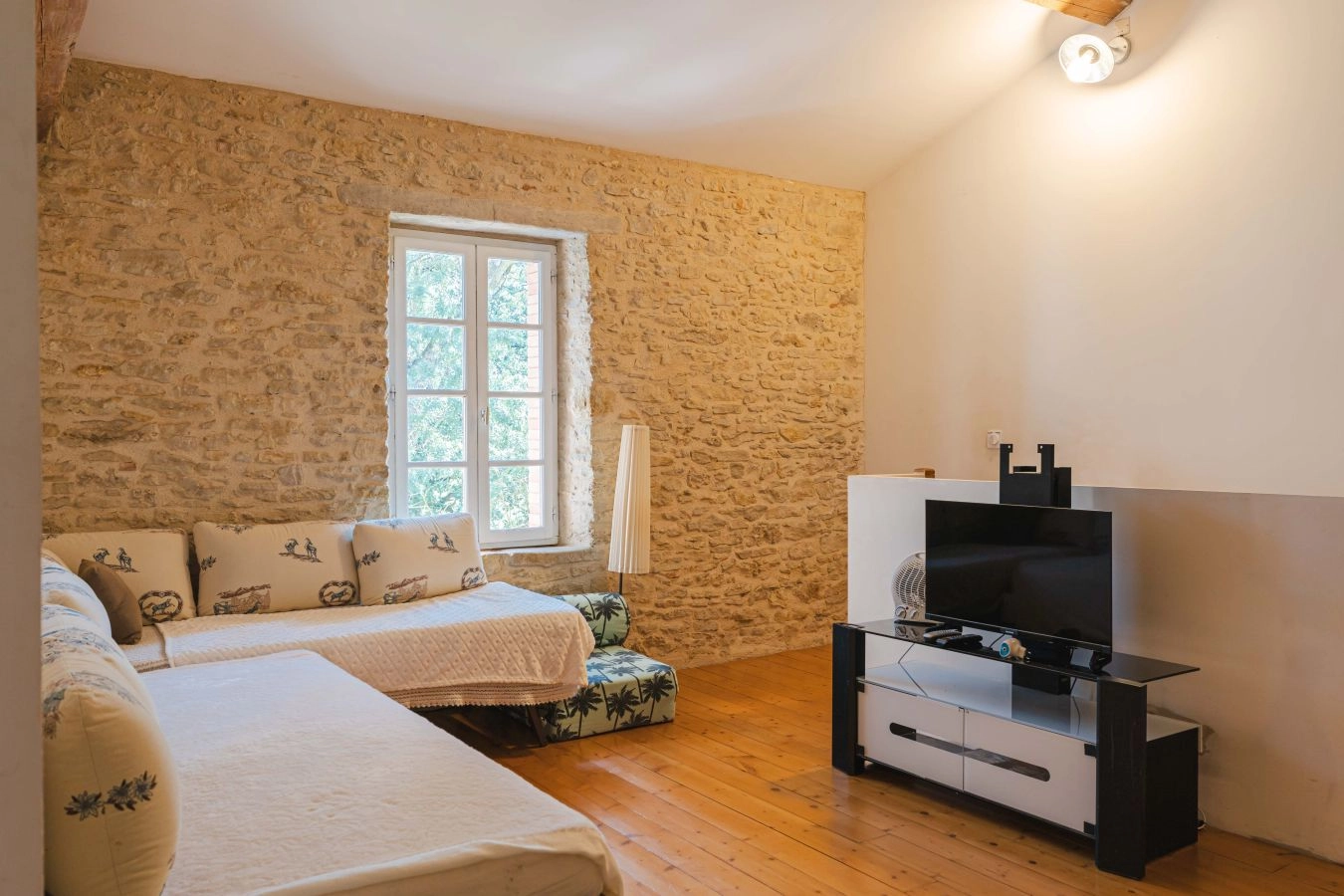 Ferme Lauragaise avec g&icirc;tes et d&eacute;pendances