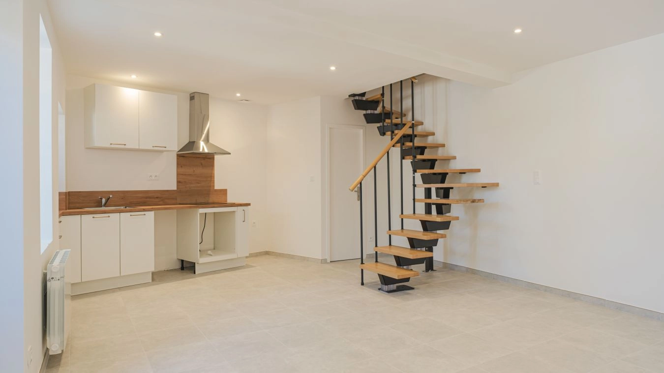 Maison neuve avec jardin