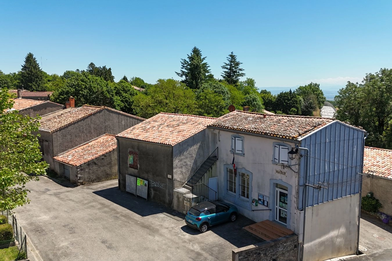  Grange en pierres au coeur du village