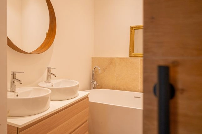  Maison de ville r&eacute;nov&eacute;e avec suite parentale