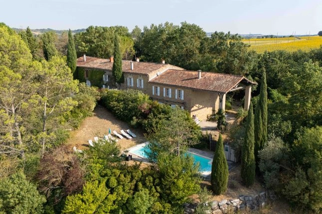 Ferme Lauragaise avec g&icirc;tes et d&eacute;pendances