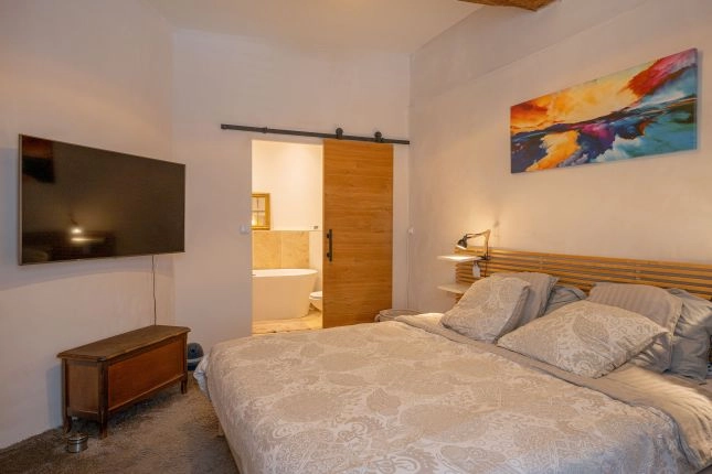  Maison de ville r&eacute;nov&eacute;e avec suite parentale