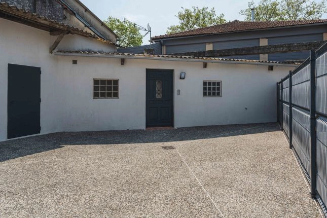 Maison r&eacute;nov&eacute;e avec joli ext&eacute;rieur intimiste