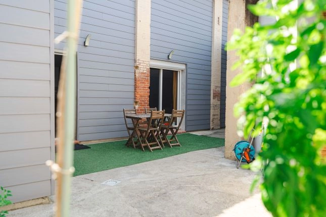  Maison r&eacute;nov&eacute;e avec joli ext&eacute;rieur intimiste