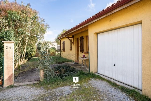 Maison r&eacute;cente avec garage et jardin