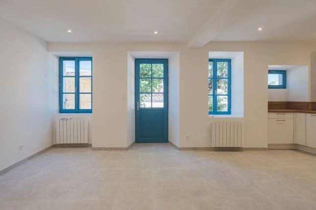 Maison neuve avec jardin